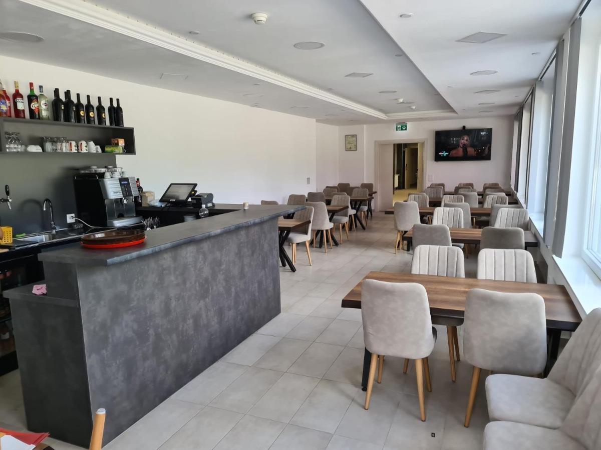 Helvetia Hotel Seewen  ภายนอก รูปภาพ